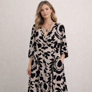 Alembika Dress Size 1 6-8 Black White Tie Dye Print 3/4 Sleeve V Neck Midi Shift